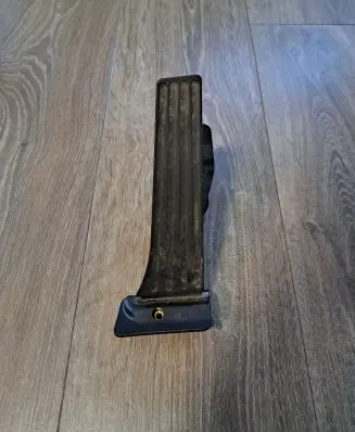 BMW X2 F39 Accelerator throttle pedal 6889822