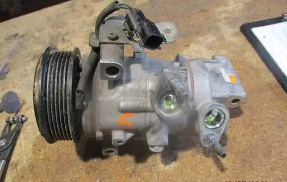 Seat Toledo I (1L) Air conditioning (A/C) compressor (pump) 820803