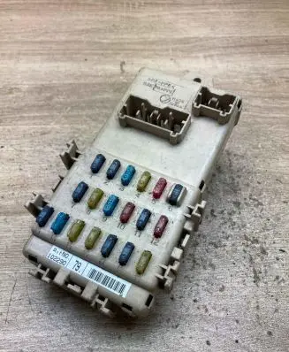 Subaru Forester SF Fuse module JB200400 102290
