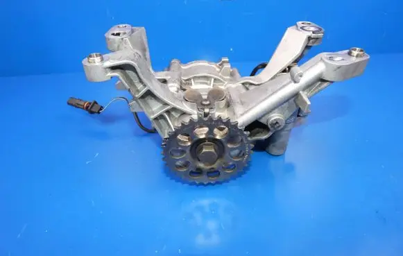 Jaguar XF X260 Oil pump G4D36L079F