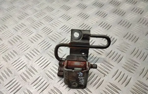 Audi Q7 4L Front door lower hinge 8E0831411E