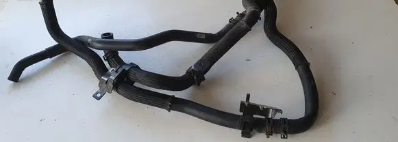 Nissan Leaf I (ZE0) Engine coolant pipe/hose