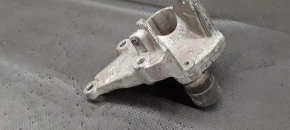 Citroen C5 Aircross Engine mounting bracket 9631853680b