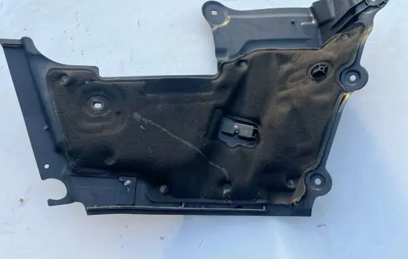 Mercedes-Benz C W205 Other engine bay part A2056205801