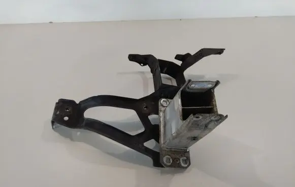 BMW 5 E60 E61 Top upper radiator support slam panel 7033732 11267310 181204