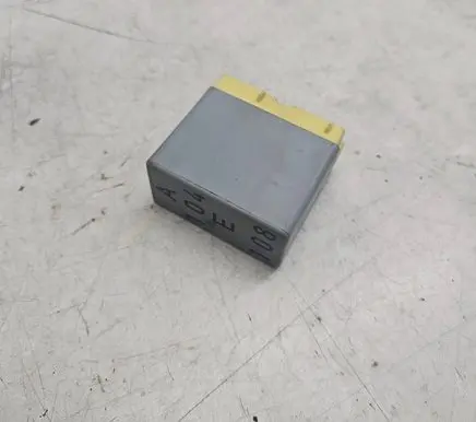 Volvo S70 V70 V70 XC Light relay 9483309