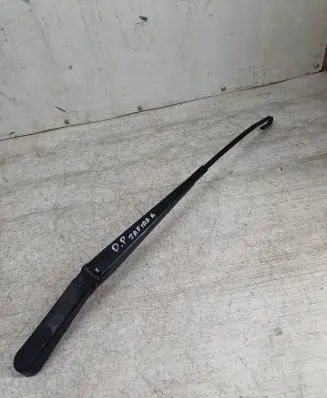 Opel Zafira A Front wiper blade arm 90582558