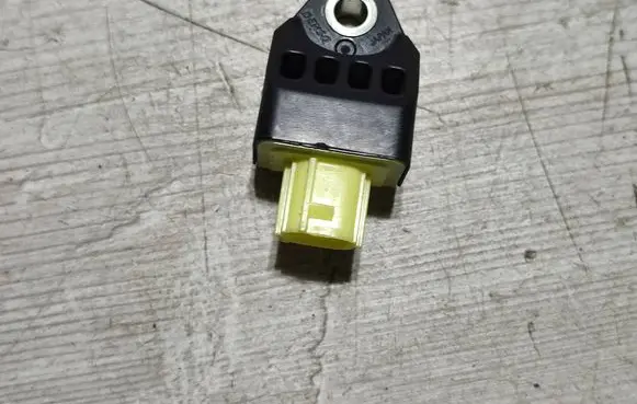 Lexus RC Airbag deployment crash/impact sensor 8983133050