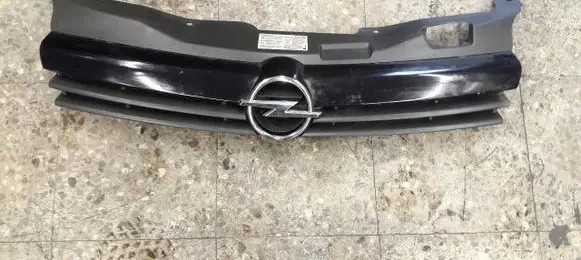 Opel Astra G Front bumper upper radiator grill 13108463