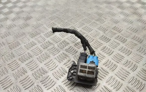 Fiat Doblo III Coolant fan relay 9847019780