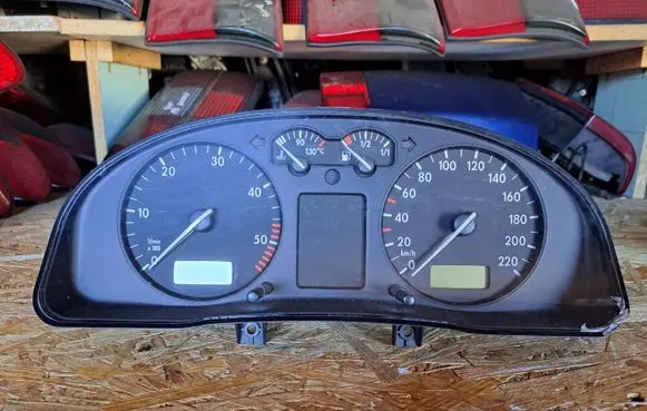 Volkswagen PASSAT B5 Speedometer (instrument cluster) 09051949905 0905194990514