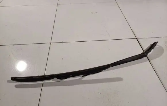 Front wiper blade arm