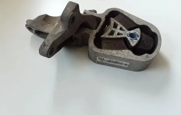 Ford Galaxy Gearbox mount DS736P082AD
