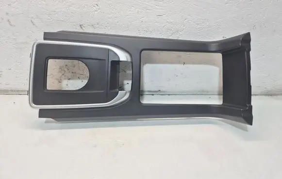 Land Rover Discovery Sport Gear shifter surround trim plastic 