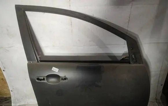 Subaru B9 Tribeca Front door juodos