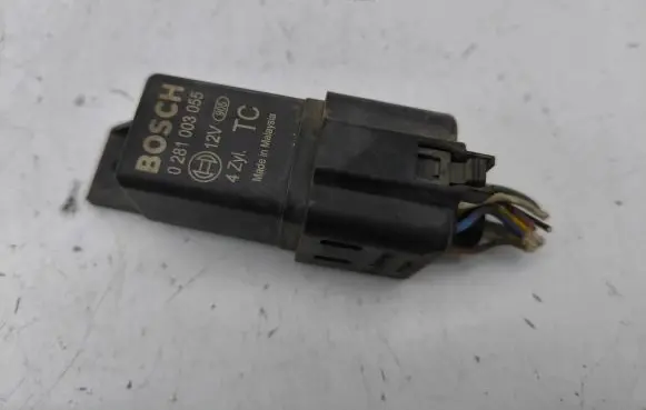 Honda CR-V Glow plug pre-heat relay 0281003055
