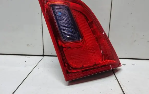 Tailgate rear/tail lights