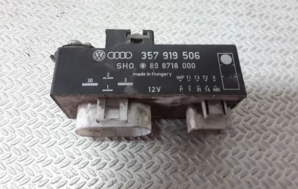 Volkswagen Golf III Coolant fan relay 357919506A