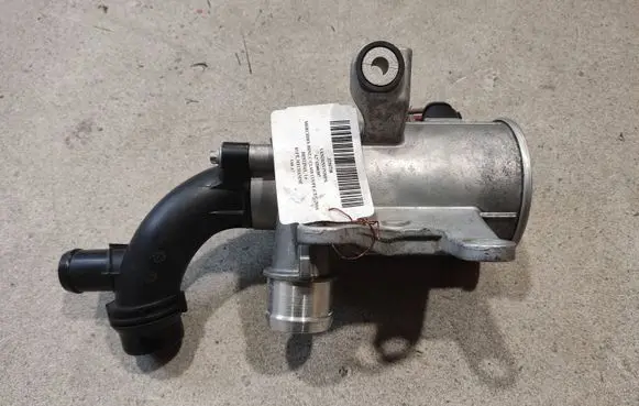 Mercedes-Benz C W205 Water pump A2742000207 3256738