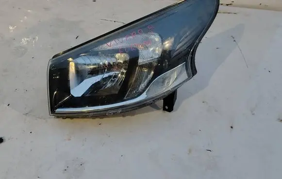Opel Vivaro Headlight/headlamp