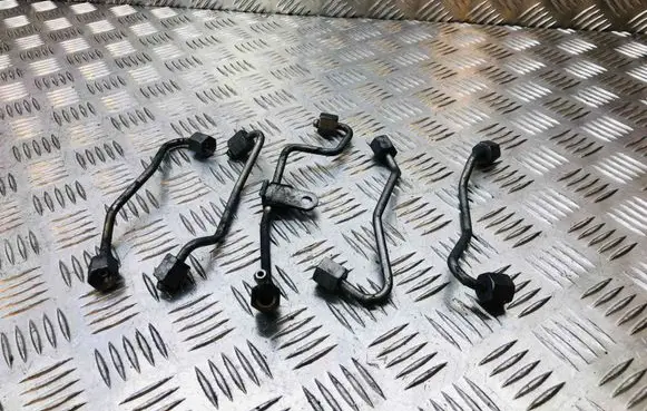Mercedes-Benz C W204 Fuel injector supply line/pipe 