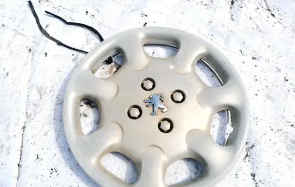 Peugeot Partner R17 wheel hub/cap/trim ART41615