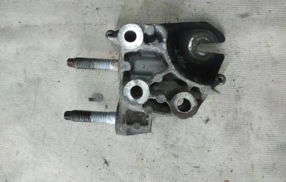 Ford Galaxy Engine mounting bracket 6M516030BA