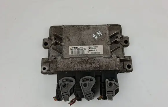 Renault Clio III Engine control unit/module 8200473744 S120201109A