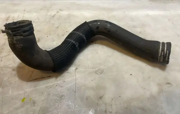 Engine coolant pipe/hose
