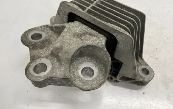 Opel Insignia B Engine mount bracket 84248715