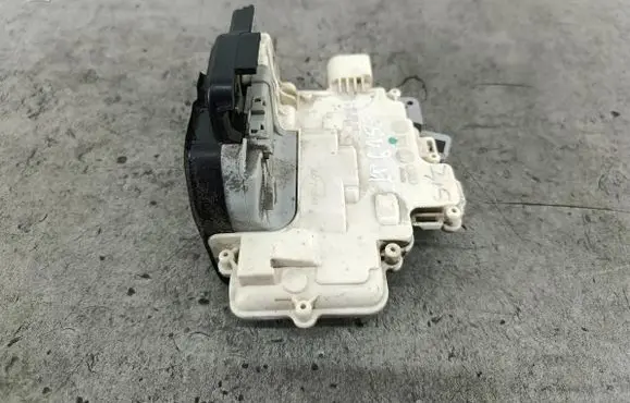 Audi A6 S6 C6 4F Rear door lock 4F0839015