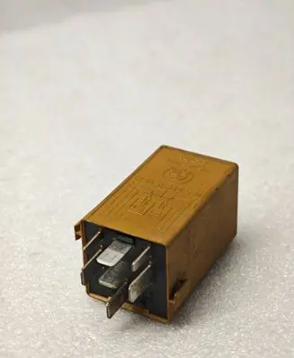 BMW 5 E60 E61 Window control relay 61368384505 V23141B3001X15