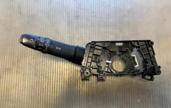 Mitsubishi Outlander Indicator stalk 17G688
