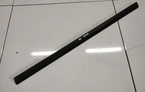 Skoda Octavia Mk1 (1U) Front door glass trim molding 