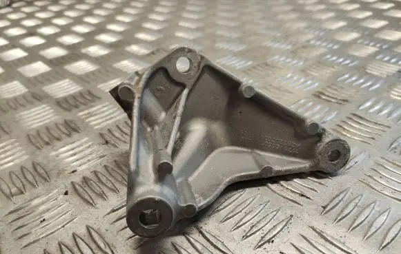 Renault Clio V Generator/alternator bracket 117107507R