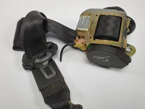 Audi TT Mk1 Front seatbelt 8N7857705D