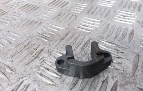 BMW 5 E60 E61 Fuel Injector clamp holder 13537787215 7787215