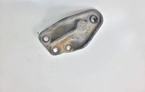 KIA Rio Engine mounting bracket