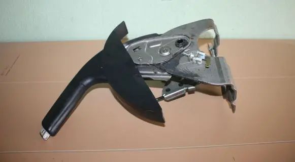 Nissan Qashqai Handbrake/parking brake lever assembly