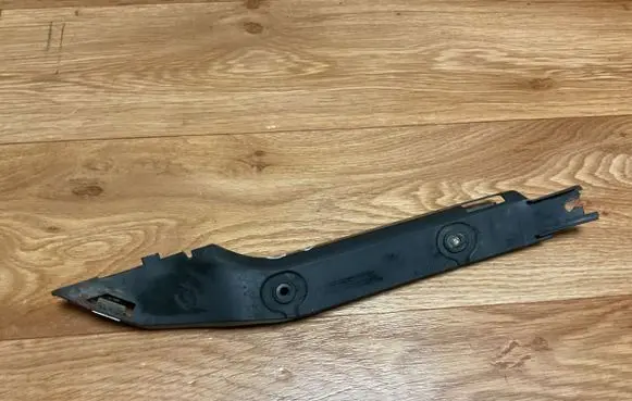 Opel Zafira A Front bumper mounting bracket 90580641
