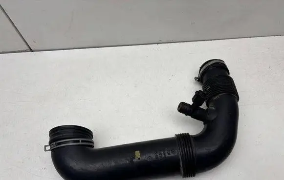 Audi Q7 4L Air intake hose/pipe 7L8129572A