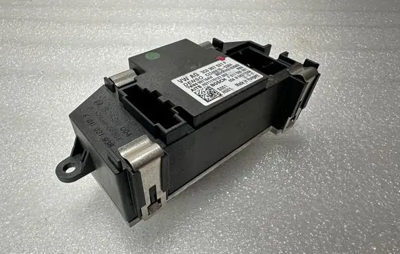 Volkswagen PASSAT B7 Heater blower motor/fan resistor 3C0907521F F011500081 997164W