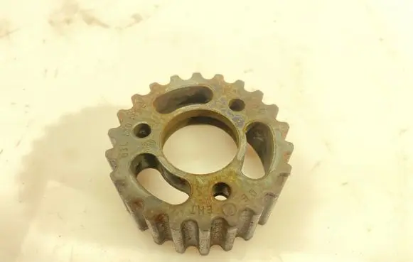 Volkswagen PASSAT B7 Fuel pump gear (pulley) 03L130111E