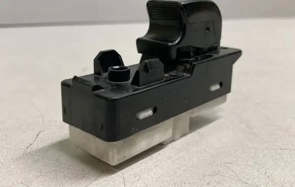 Opel Frontera B Electric window control switch 8971221021