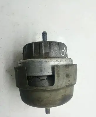 Engine mount bracket