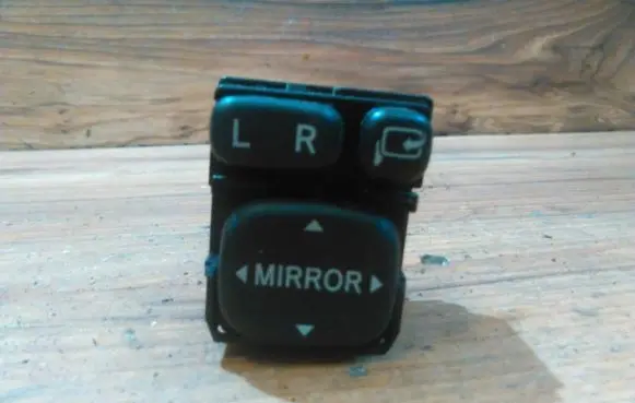 Toyota Avensis T250 Wing mirror switch 183575