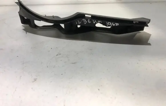 Volkswagen PASSAT B6 Front bumper mounting bracket 3C0807890