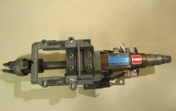 Volkswagen PASSAT B5.5 Steering wheel axle 3B0419502G