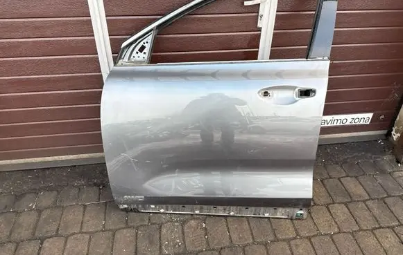 KIA Sorento Front door