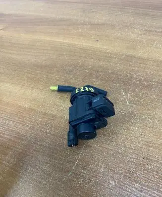 Mercedes-Benz C W203 Engine mount vacuum valve A0005450427 E279